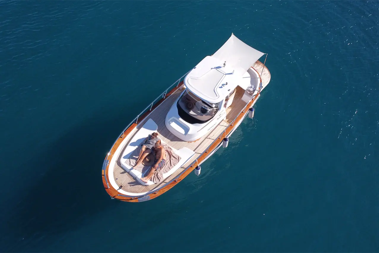 Il gozzo Mimì 9.5 di Levante Charter Boat